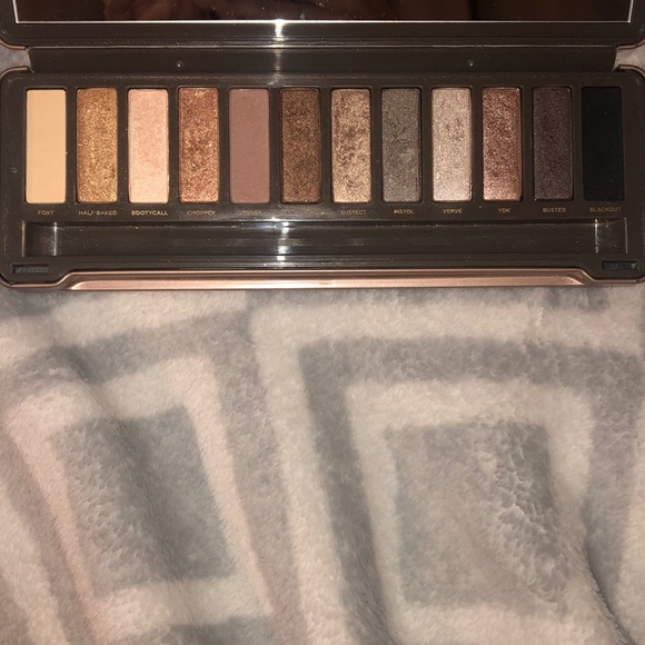 UD NAKED 2 Palette - Picture 2 of 5